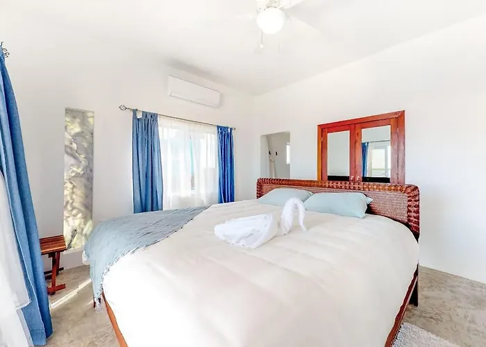 Jackson's Paradiso Gold Standard Certified * San Pedro (Ambergris Caye)